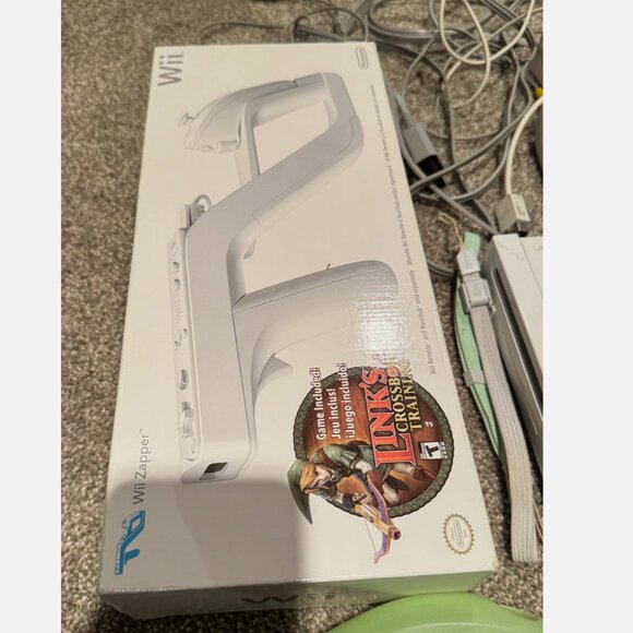 Wii Bundle Console, 3 Remote Controller, Charger, 4 Games, Zapper + Bonus Works - Picture 3 of 5